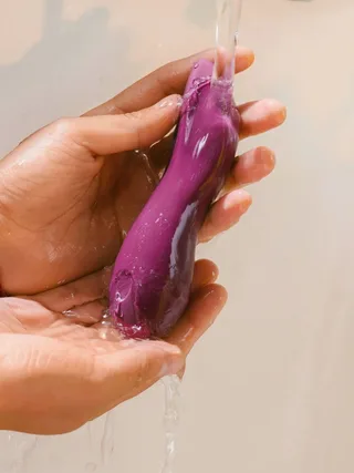 Dame Dip Classic Vibrator | Plum